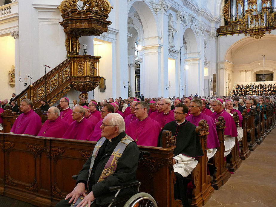 Abschlussvesper der Bischofskonferenz mit Austeilung des Bonifatiussegens (Foto: Karl-Franz Thiede)